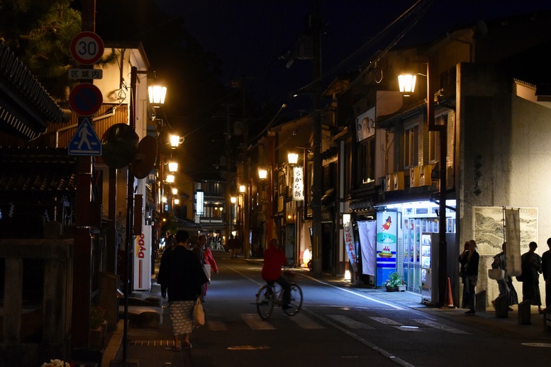 城崎温泉ぶらり旅_夜のライトアップ温泉街