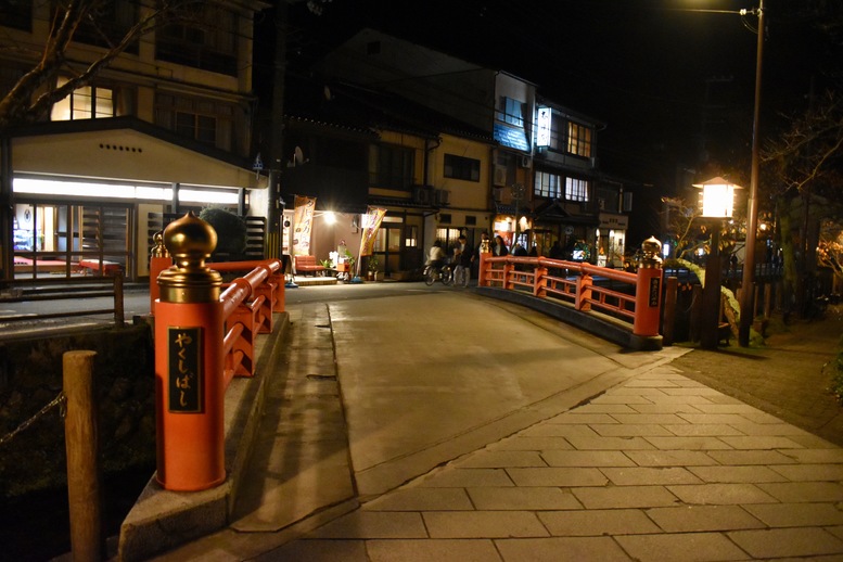 城崎温泉ぶらり旅_温泉寺と温泉街の風景_夜景とライトアップ_薬師橋