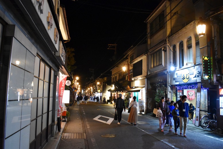 城崎温泉ぶらり旅_夜のライトアップ温泉街