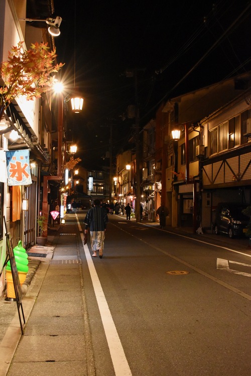 城崎温泉ぶらり旅_夜のライトアップ温泉街