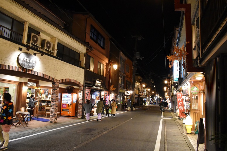 城崎温泉ぶらり旅_夜のライトアップ温泉街