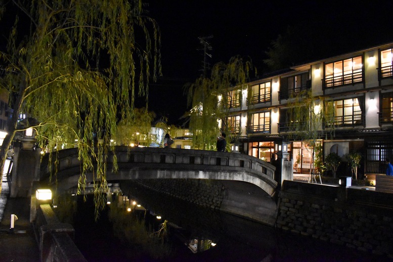 城崎温泉ぶらり旅_夜のライトアップ温泉街