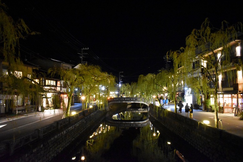 城崎温泉ぶらり旅_夜のライトアップ温泉街