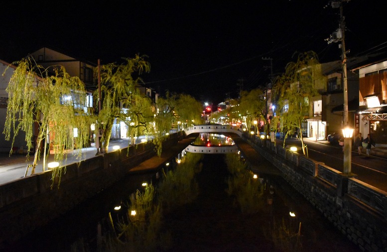 城崎温泉ぶらり旅_夜のライトアップ温泉街