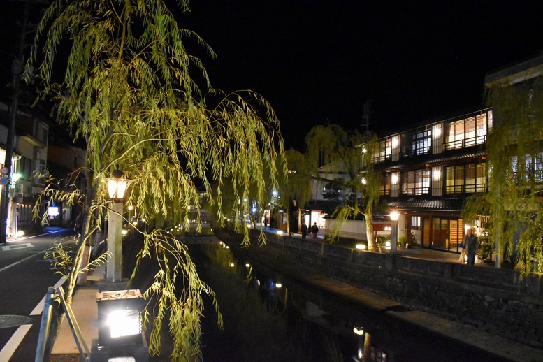 城崎温泉ぶらり旅_夜のライトアップ温泉街