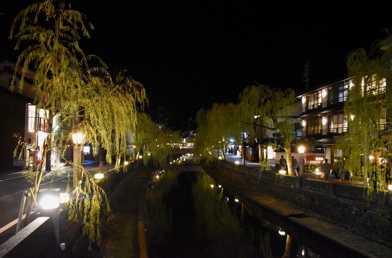 城崎温泉ぶらり旅_夜のライトアップ温泉街