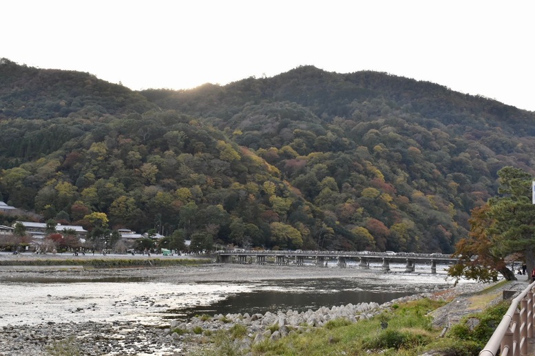 秋の渡月橋_紅葉に染まる嵐山