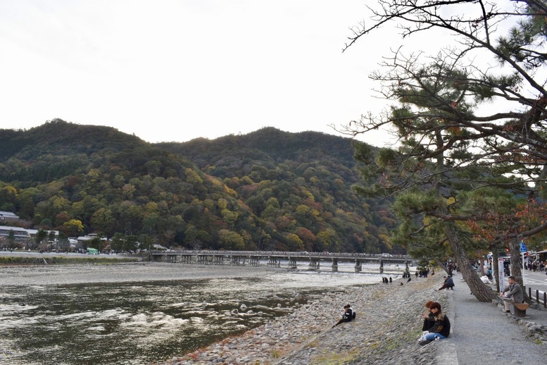 秋の渡月橋_紅葉に染まる嵐山