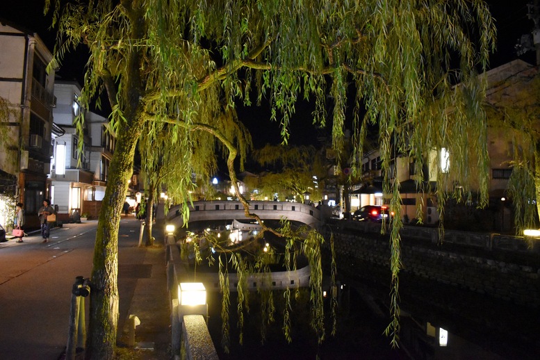 城崎温泉ぶらり旅_夜のライトアップ温泉街