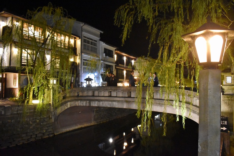 城崎温泉ぶらり旅_夜のライトアップ温泉街