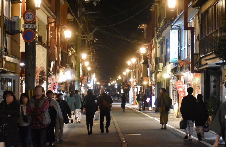 城崎温泉ぶらり旅_夜のライトアップ温泉街