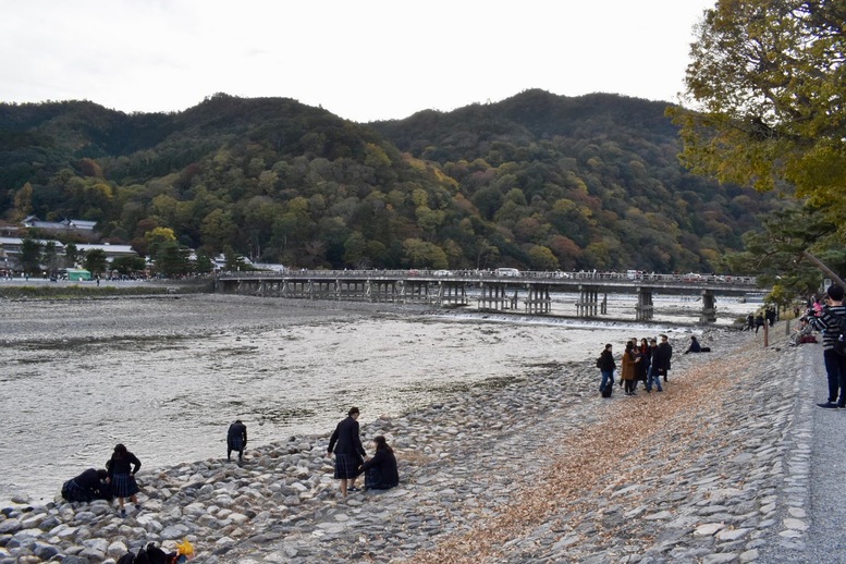 秋の渡月橋_紅葉に染まる嵐山