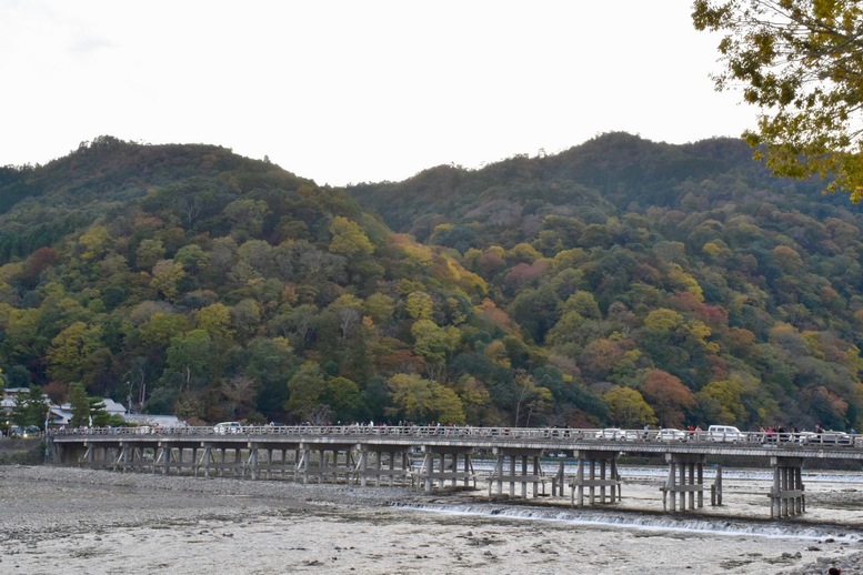 秋の渡月橋_紅葉に染まる嵐山