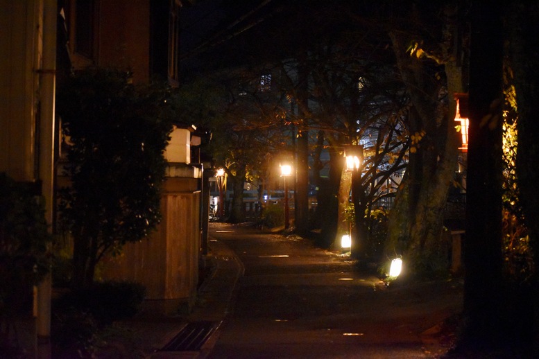 城崎温泉ぶらり旅_夜の木屋町通り_温泉街の風景