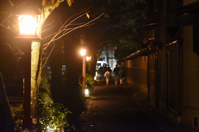 城崎温泉ぶらり旅_夜の木屋町通り_温泉街の風景