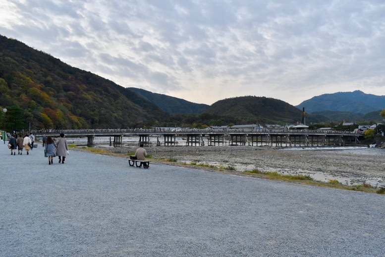 秋の渡月橋_紅葉に染まる嵐山