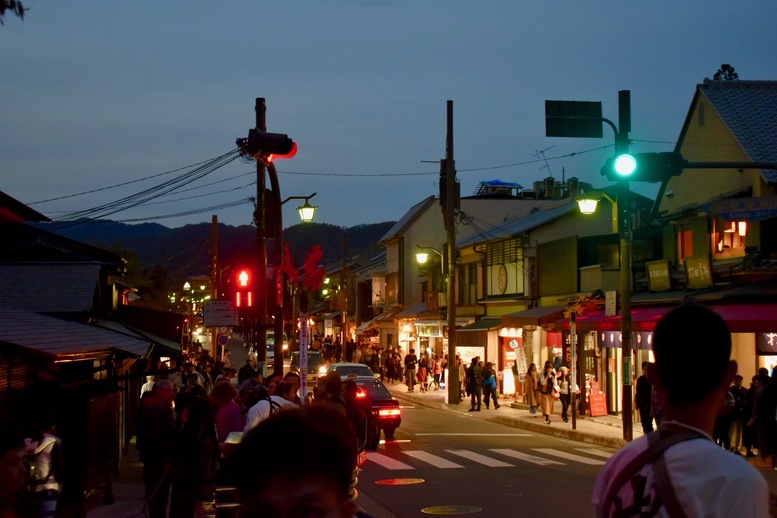 秋の渡月橋_夜の嵐山