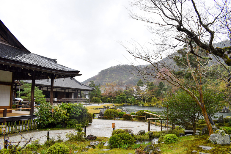 春の京都・嵐山の天龍寺_曹源池庭園と方丈