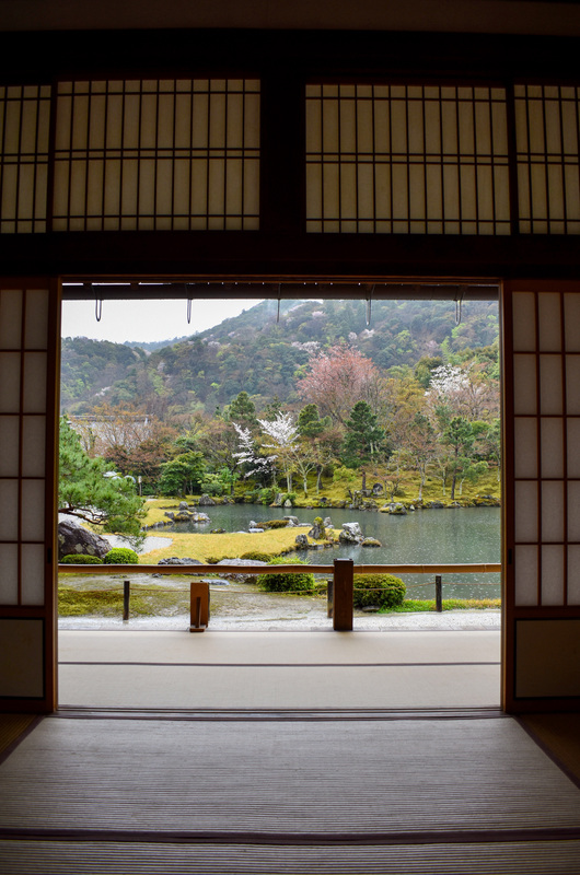 春の京都・嵐山の天龍寺_方丈と曹源池庭園