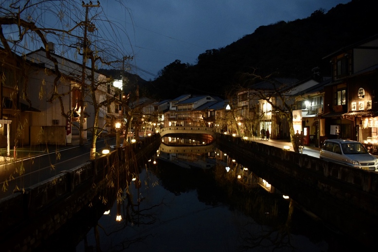 新年の城崎温泉_夜のライトアップ風景