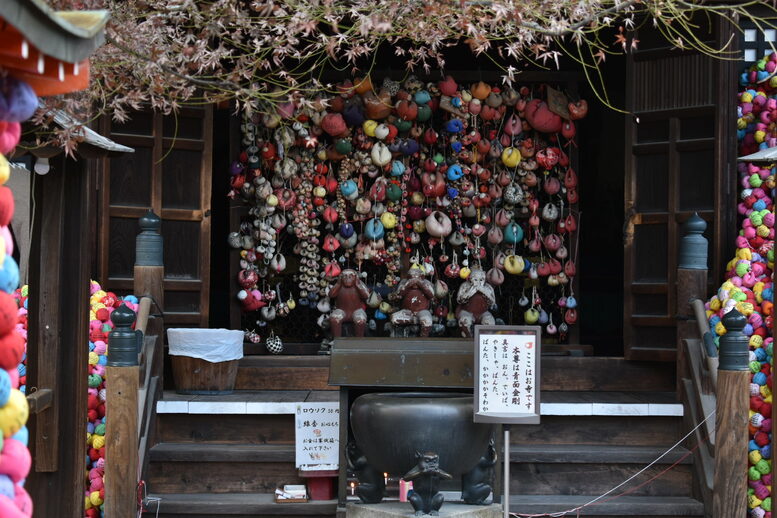 京都初詣_オススメの見どころ_八坂庚申堂のくくり猿