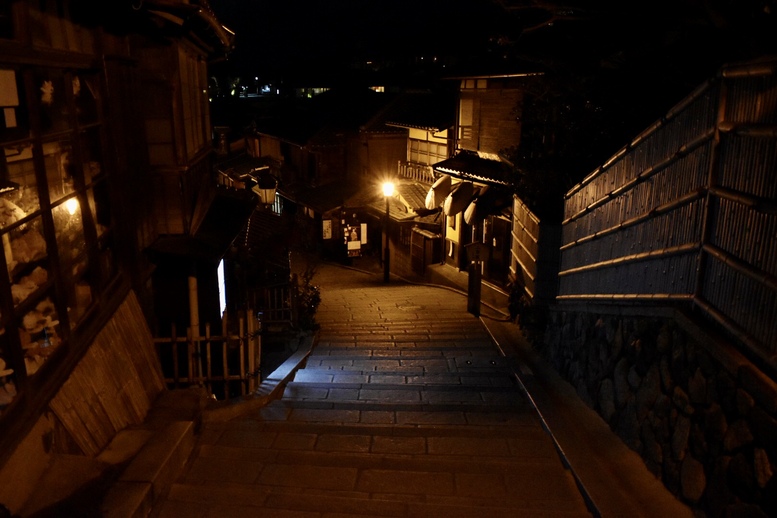 京都初詣_オススメの見どころ_夜の清水・産寧坂・二寧坂・八坂