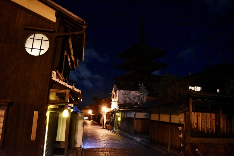 京都初詣_オススメの見どころ_夜の清水・産寧坂・二寧坂・八坂