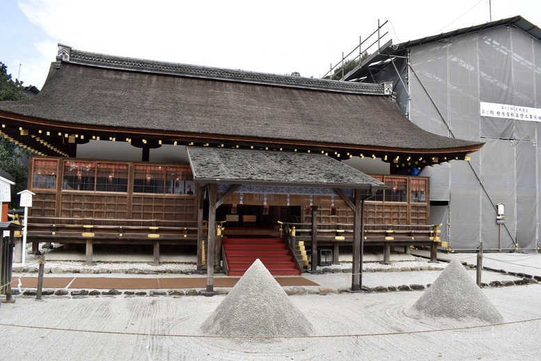 上賀茂神社ひとり旅-上賀茂神社のシンボル-細殿と立砂