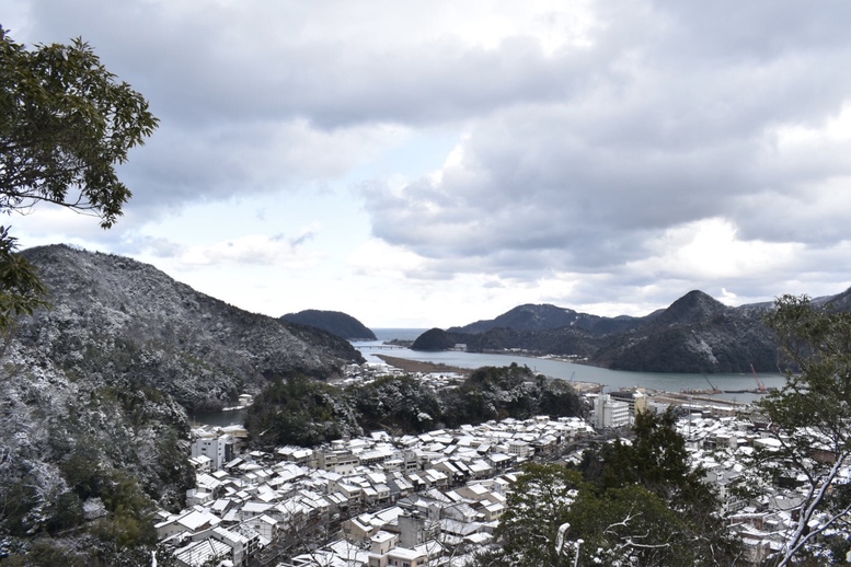 城崎温泉の雪景色_トレッキングコースからの見晴らし_銀世界の絶景
