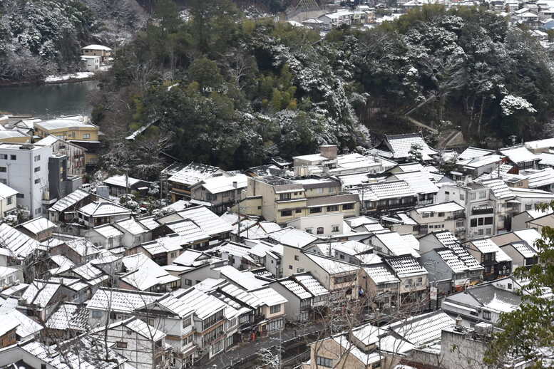 城崎温泉の雪景色_トレッキングコースからの見晴らし_銀世界の絶景