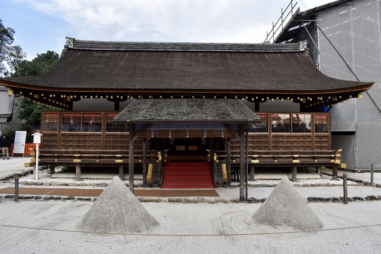 上賀茂神社ひとり旅-上賀茂神社のシンボル-細殿と立砂