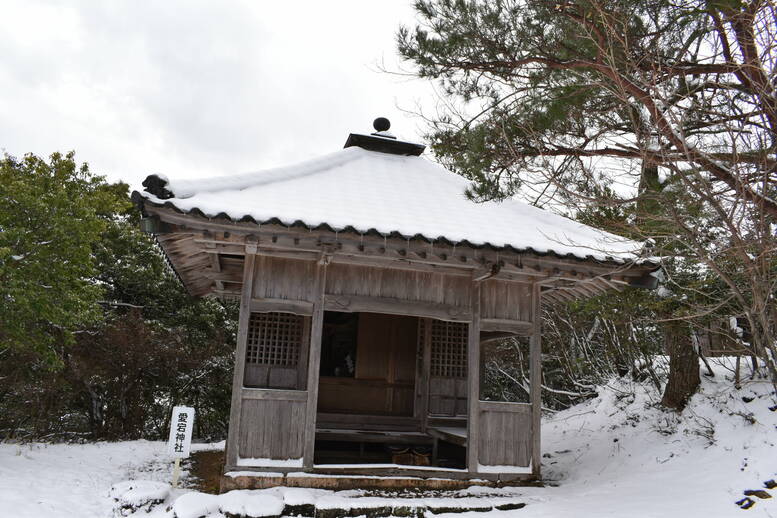 城崎温泉の雪景色_トレッキングコースからの見晴らし_銀世界の絶景