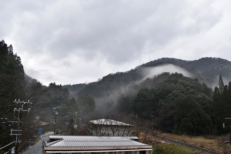 城崎温泉の山々_霧_もののけ姫風