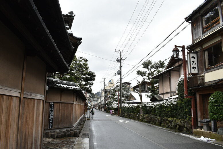 雪に染まる城崎温泉_湯の里通り