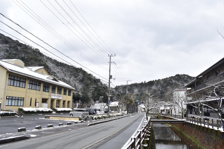 雪に染まった城崎温泉_リゾートバイト中のお散歩