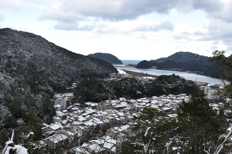 城崎温泉の雪景色_トレッキングコースからの見晴らし_銀世界の絶景