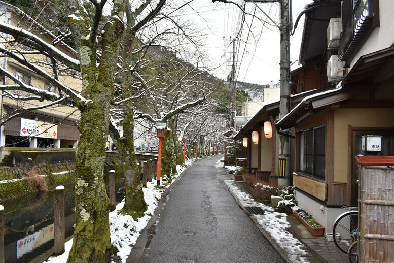 城崎温泉の雪景色_木屋町通り