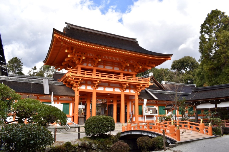 年始の上賀茂神社ひとり旅-楼門と岩上