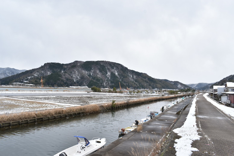 城崎温泉の雪景色_円山川と山々の自然