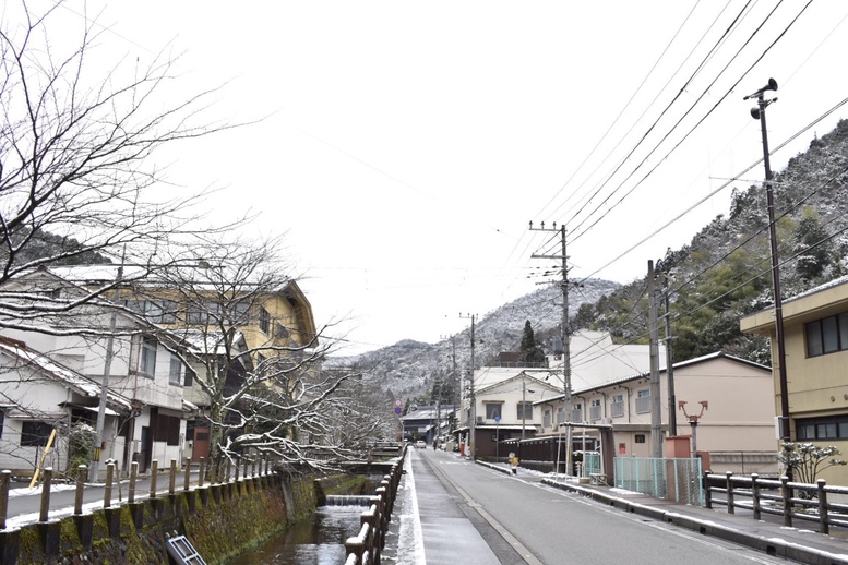 雪に染まった城崎温泉_リゾートバイト中のお散歩