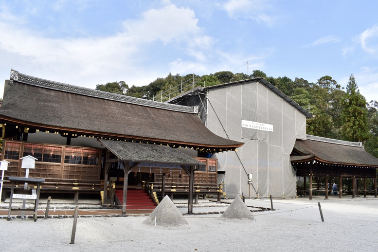 上賀茂神社ひとり旅-上賀茂神社のシンボル-細殿と立砂