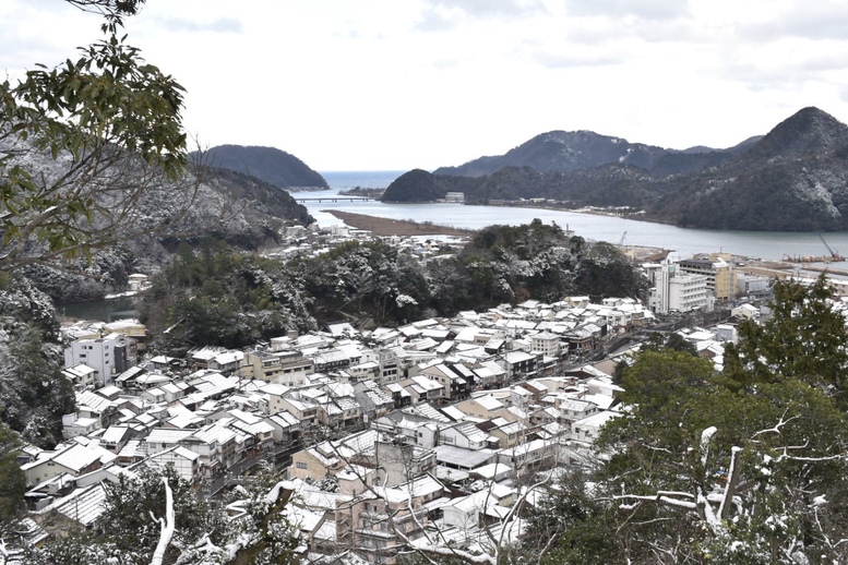 城崎温泉の雪景色_トレッキングコースからの見晴らし_銀世界の絶景