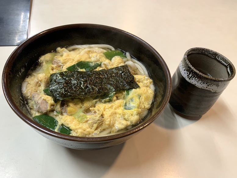 卵とじうどん！疲れた体に出汁が染み渡る…！！