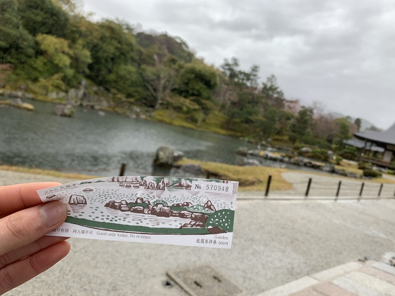 春の京都の見どころ_嵐山の名所_天龍寺の桜_曹源池庭園