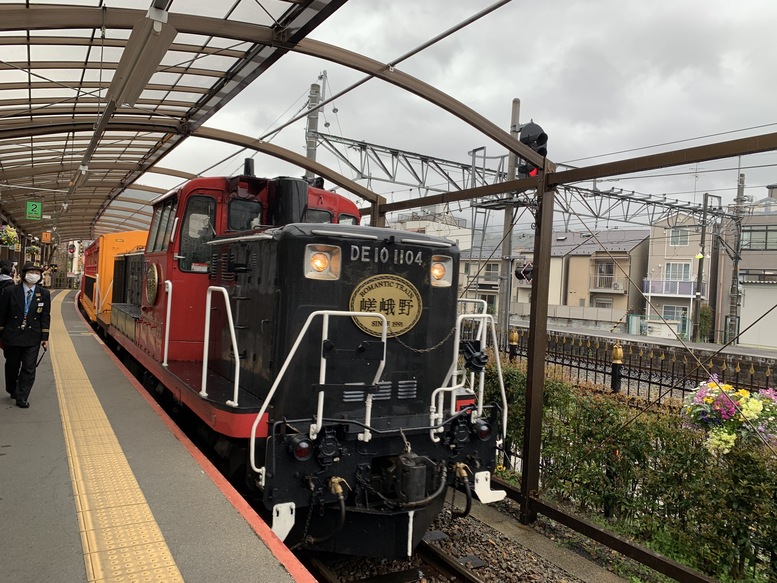 春の京都の見どころ_嵐山の名所_嵯峨野トロッコ列車