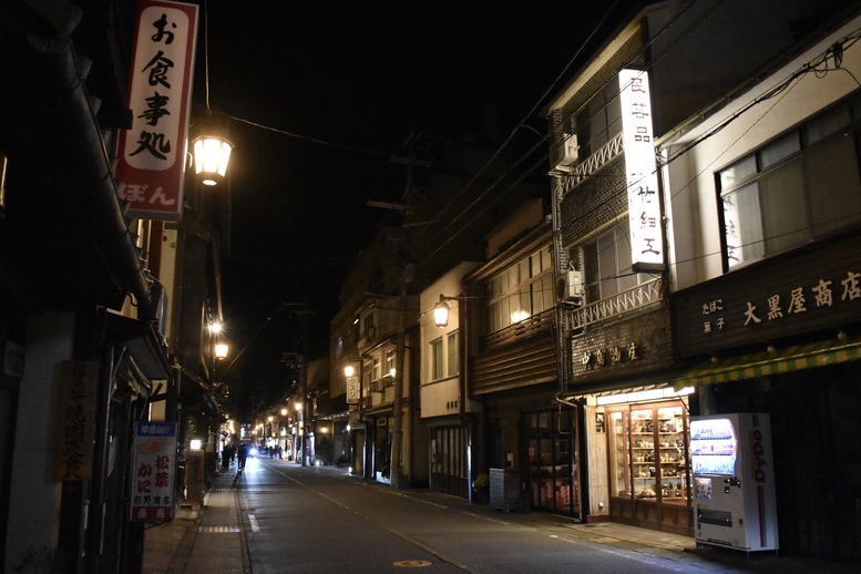 城崎温泉の風景_夜のライトアップ