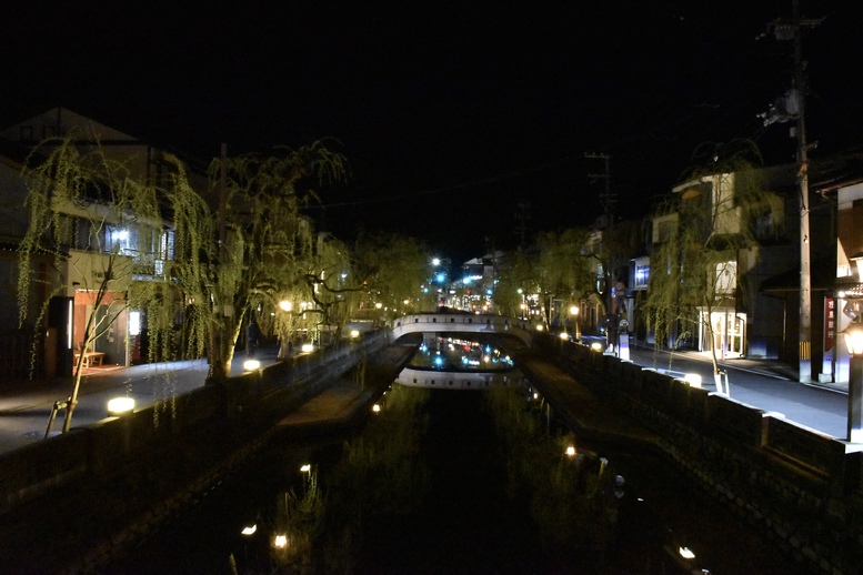 城崎温泉の風景_夜のライトアップ