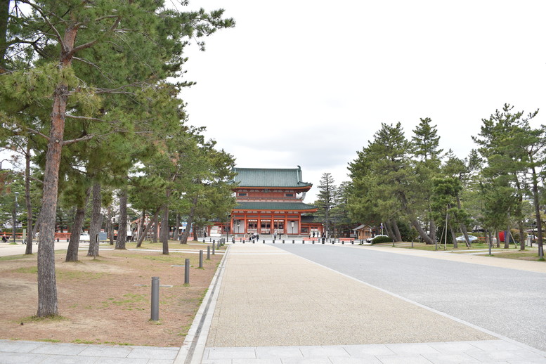 春の京都の名所観光_平安神宮