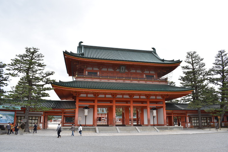 春の京都の名所観光_平安神宮_應天門