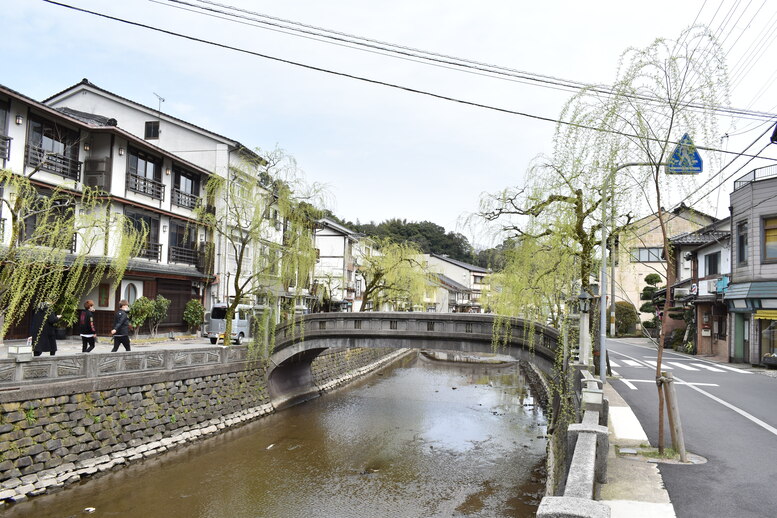 城崎温泉の風景_春の柳通り